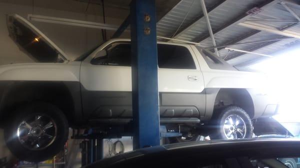 Chevy avalanche, oil change.!