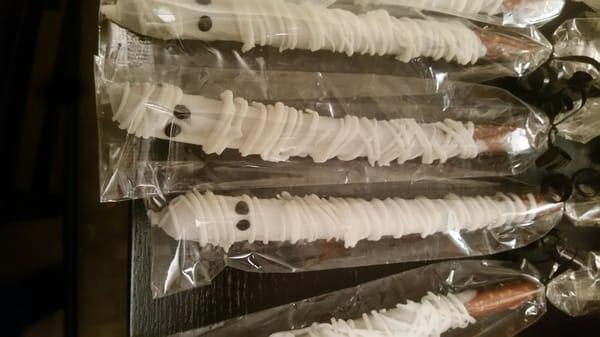 Halloween themed chocolate covered pretzel sticks