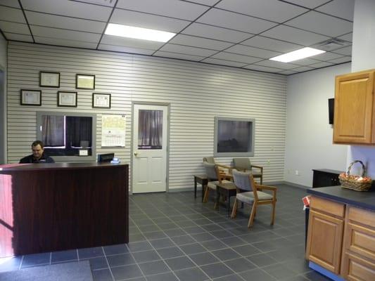 Pratt Auto Service Lobby