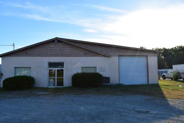 PENDING! Commercial Building On the 4 lane