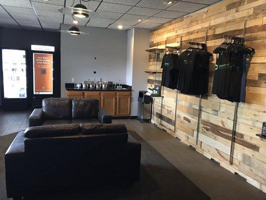 Cool lounge where they also sell protein, shirts and drinks