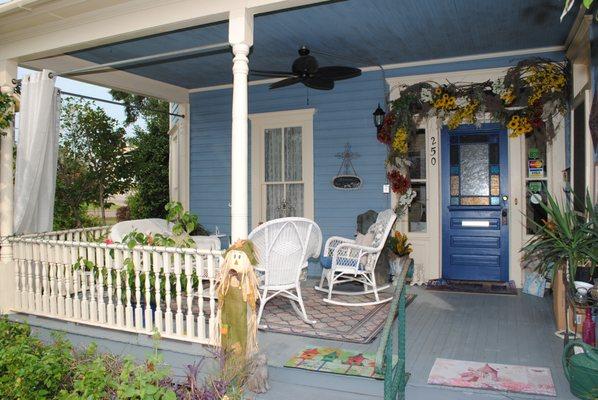 The 1901 Swann Hotel B&B is the perfect place to stay in the Piney woods of East Texas! Why stay in a cookie cutter motel???