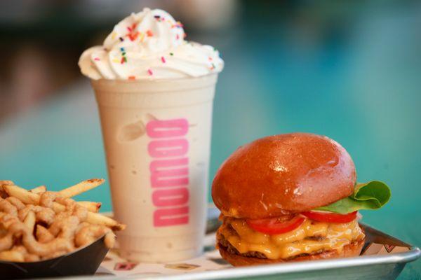 nomoo | new american burgers