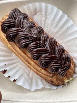 Chocolate eclair