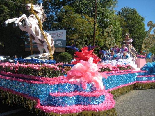 Custom turnkey parade floats made to order.