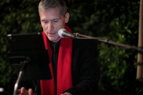 Pianist vocalist Los Angeles, performing at an outdoor cafe