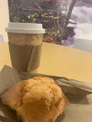 My order- medium latte and orange blossom muffin