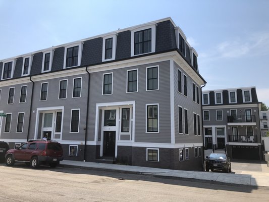 9 units townhouse in South Boston