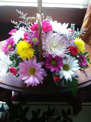 A beautiful spring basket for Mothers Day.