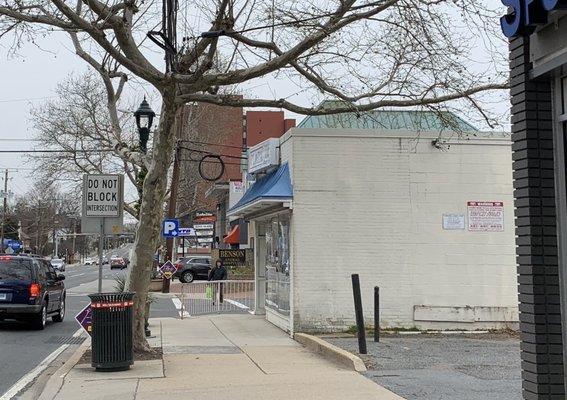 Convenient parking lot to right of store.