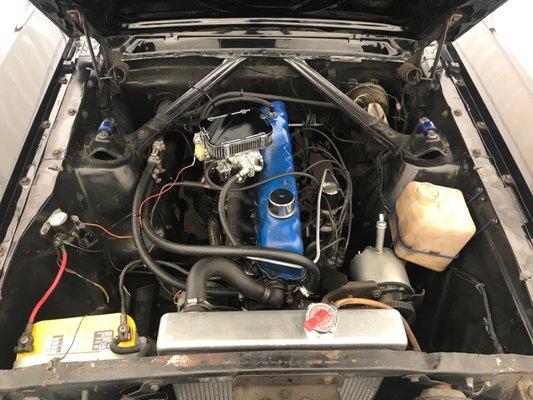 1965 Mustang 200ci in-line 6 with a new two barrel weber carburetor