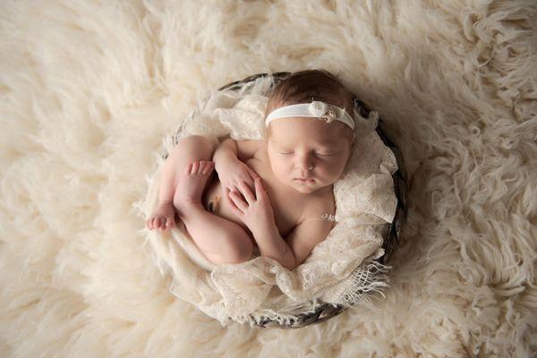 Amber Marie Photography captures all the beautiful details of your sweet newborn baby.