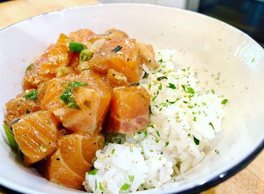 Salmon poke bowl