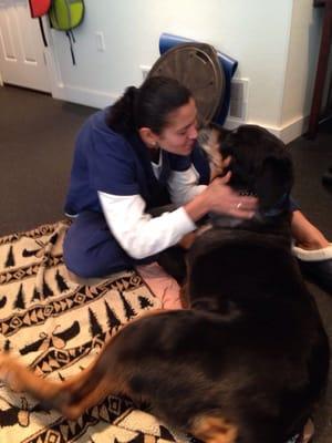 Hard for Dimitra to do neck exam while getting Rottie smooches. ;)