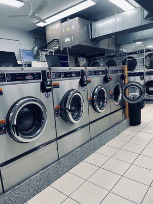 21 Plaza Laundromat