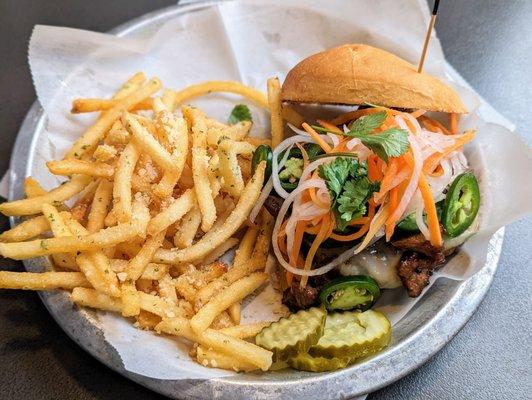 Vietnamese Burger with Garlic Parmesan Fries | Instagram: @telephonesmoothie