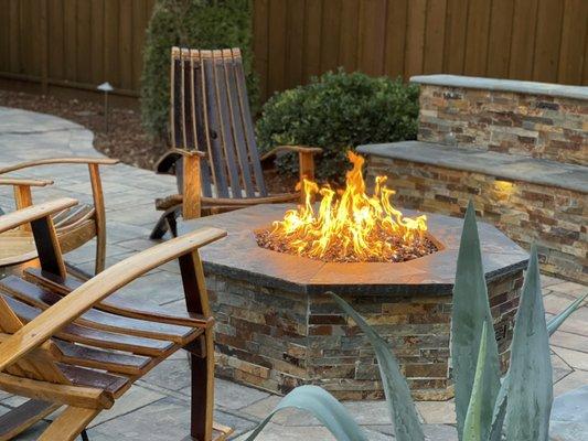 Outdoor Fire pit! Transform your backyard into a 5-Star hotel!