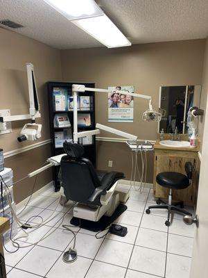 Dental room basic setup.