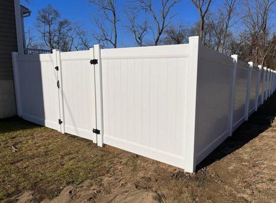 Vinyl Privacy Fencing Installation With Gate