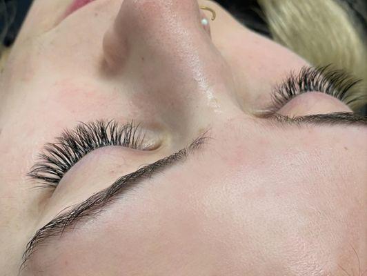 Volume cat eye lash extensions