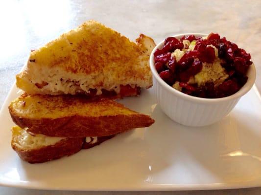 Grilled cheese and quinoa salad with apples & cranberries