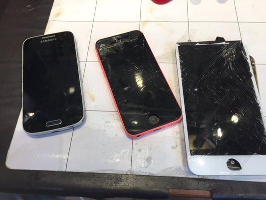 bring your broken phones and get them fixed in 15 minutes