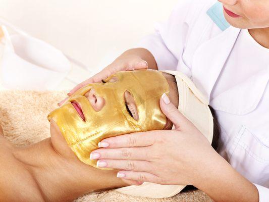 OROGOLD-Cleopatra-Celebrities-Who-Love-Gold-Facials