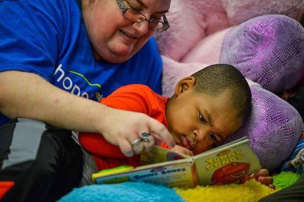 An RBT with their kiddo during therapy at a Hopebridge Autism Therapy Center.