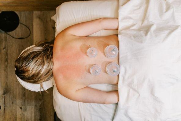 Cupping releases scar tissue & fascial adhesions. Reduces painful trigger points.
Improve blood & lymph circulation.