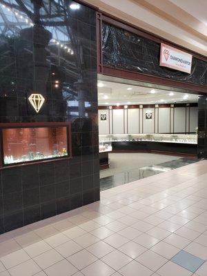 Diamond Vapor in the Midland Mall near Kay Jewelers.