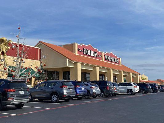 Our other picture of the outside of Holiday Warehouse before driving around to pick up our tree from the back of the store.