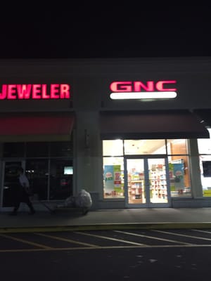 Wilmington GNC -- 250 Main Street / Routes 129 & 38, Wilmington          Storefront