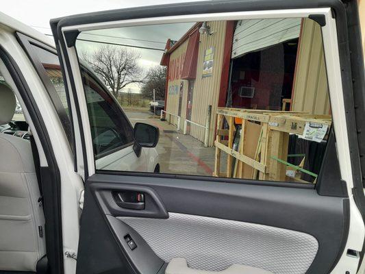 2018 Subaru forester door glass installation