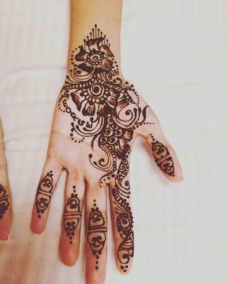 Finest henna tattoo for any occasion