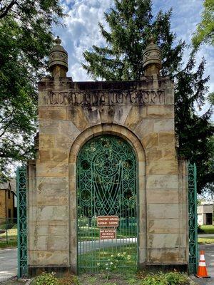 The entrance to the cemetery.