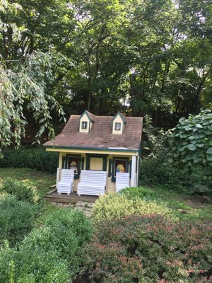 cool little house in the gardens