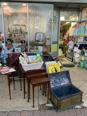 Wide range of vintage items