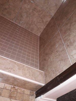 Tile shower with accent