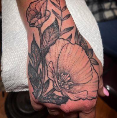 Poppy Hand Piece Cover up done by Reyjon.