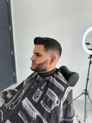 Corte de cabello . Mid fade