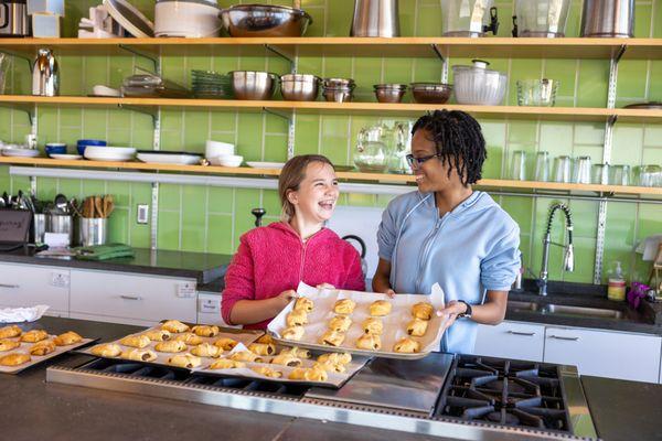 Middle School students in the Bryan Innovation Lab kitchen during Friendsgiving