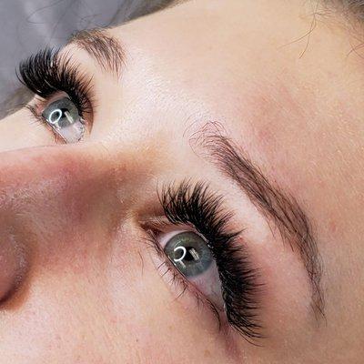 Y Set Eyelash Extensions.