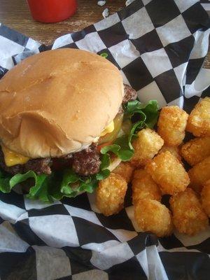 Cheeseburger with tator tots