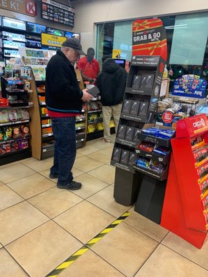 Employee not wearing his mask and not making others wear their masks