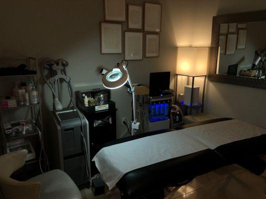 Treatment room equipped with COVID-19 guidelines.