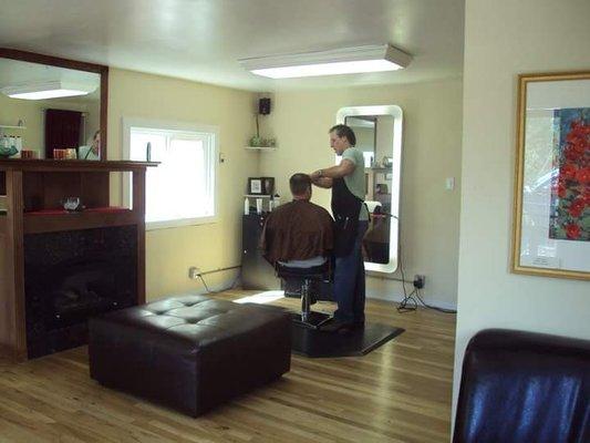 Daniel giving yet another great cut!