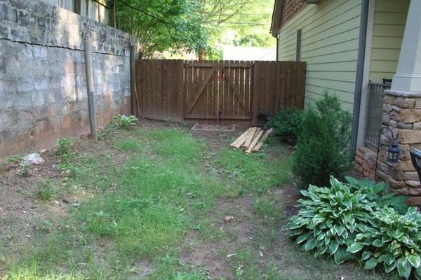 My Neighbors yard a year after General Landscapes Corp did a 2500$ hydro seeding project