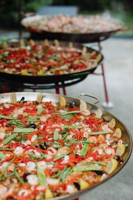 Lots of pans for lots of paella