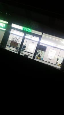 How do you close at 7pm but your loan dept closes at 630pm, wtf you are a loan place the dept is the whole fucken store idiots