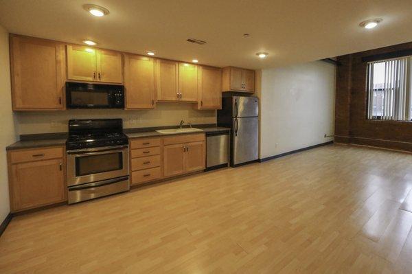 1 bd - Kitchen